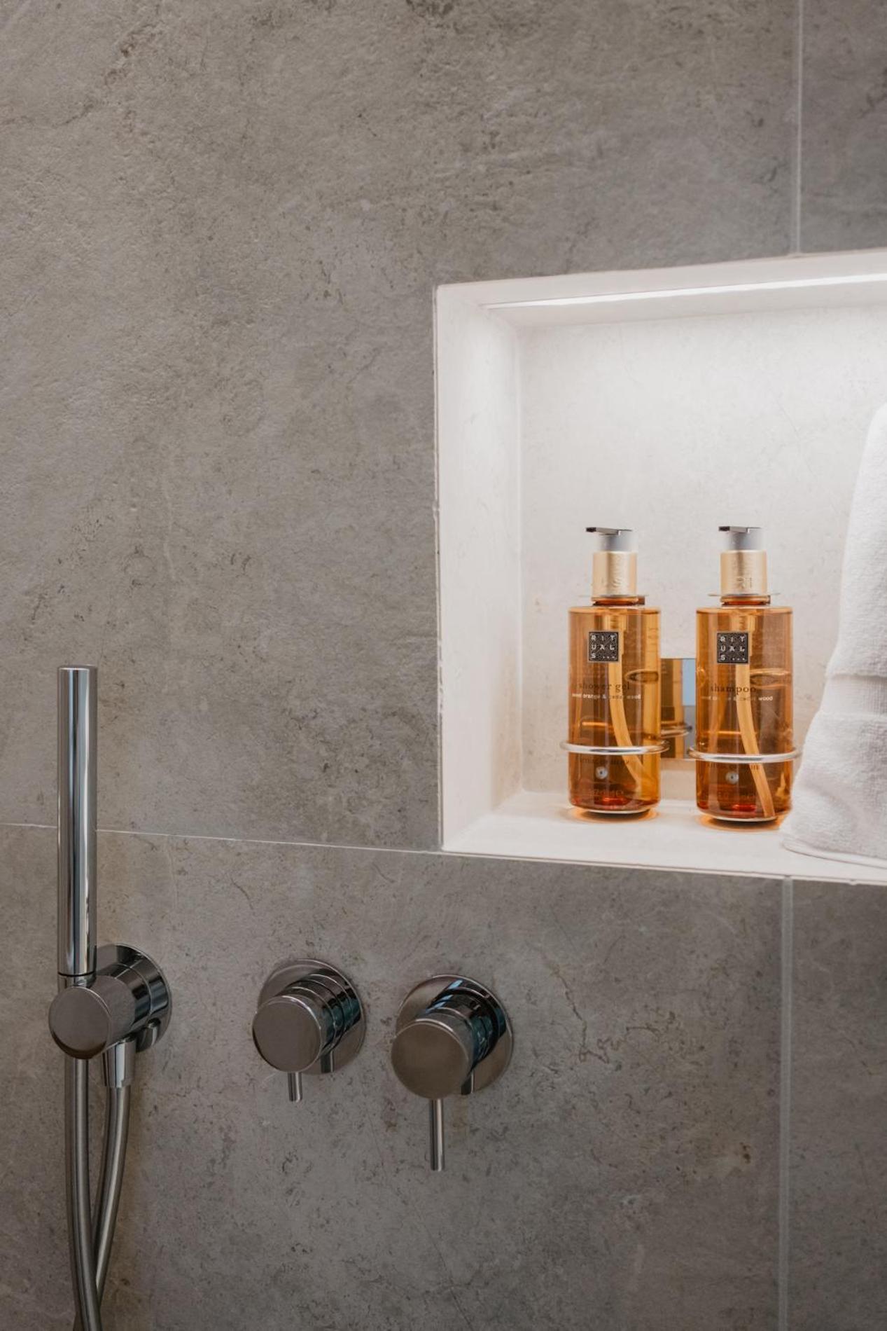 Hotel Petit Luxe Терраса Экстерьер фото